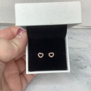 < NIB Pandora Rose Gold Mini Heart Earrings >
